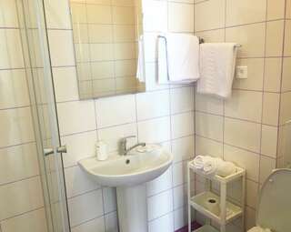 Гостиница Линдсей Москва улучшенный  номер с одной кроватью-7