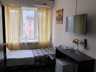 Гостиница Мини-отель Линдсей Москва Двухместный номер с 2 отдельными кроватями и ванной комнатой-7