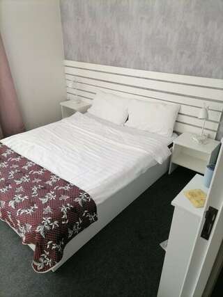 Гостиница Линдсей Москва Двухместный номер с 1 кроватью и общей ванной комнатой-2