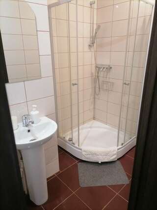 Гостиница Линдсей Москва стандартный номер с одной двухспальной кроватью-4