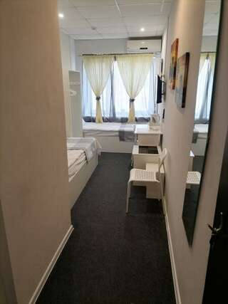 Гостиница Линдсей Москва эконом с раздельными кроватями и собственной ванной комнатой-3